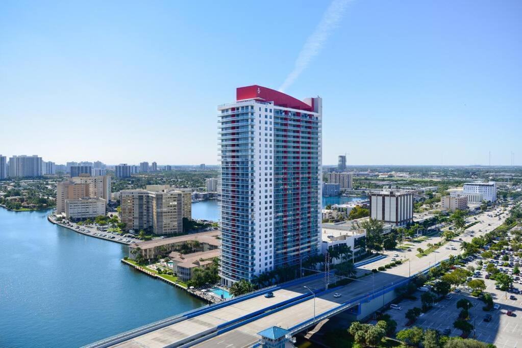 Cozy 1Br Condo Beachwalk Resort Hallandale Beach Exterior photo