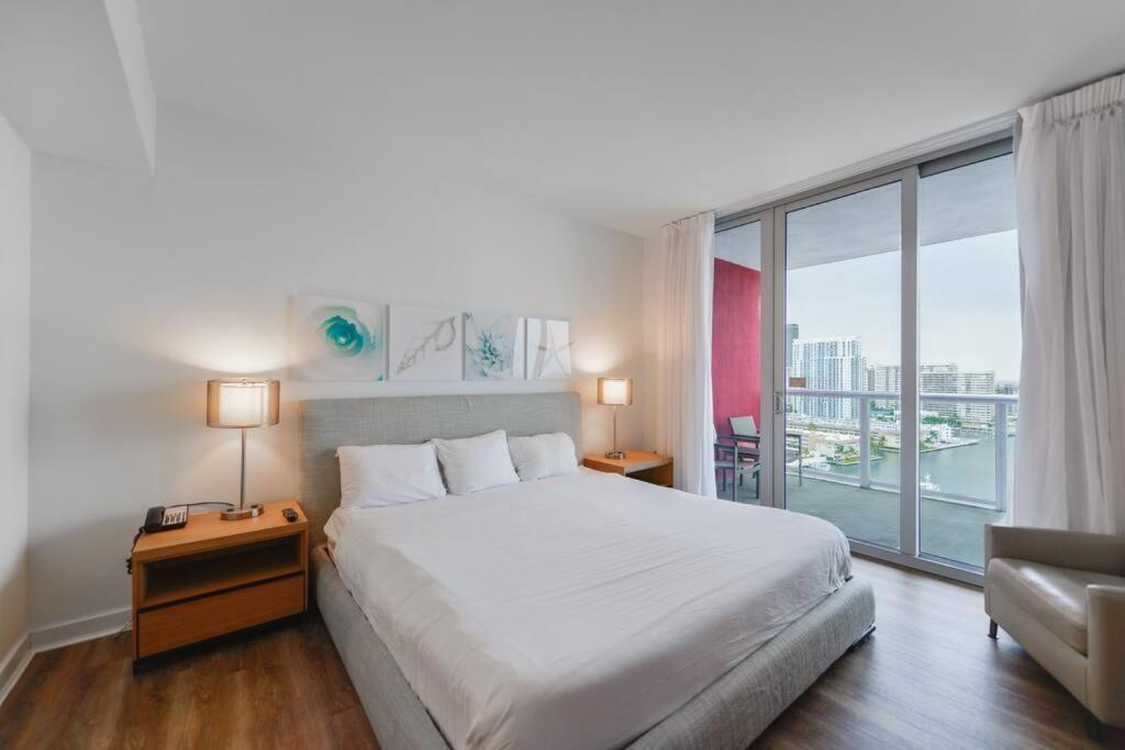Cozy 1Br Condo Beachwalk Resort Hallandale Beach Exterior photo