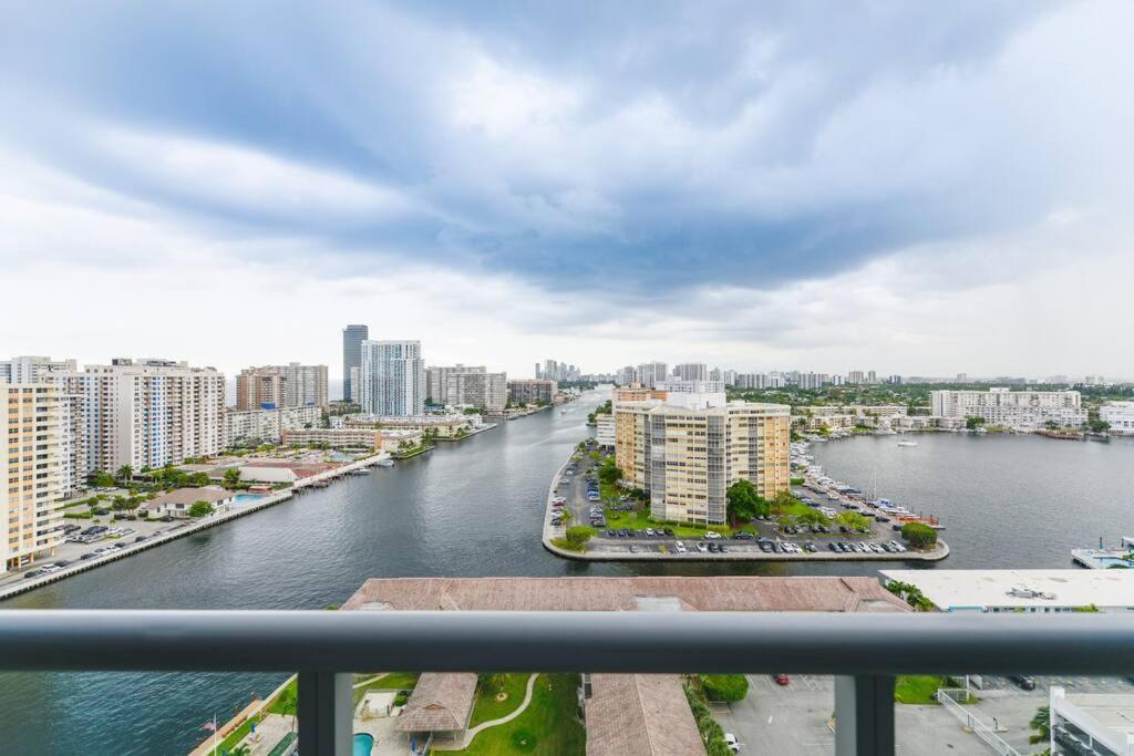 Cozy 1Br Condo Beachwalk Resort Hallandale Beach Exterior photo