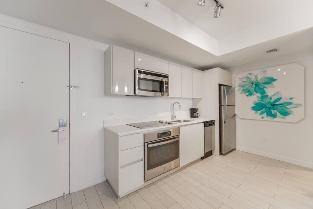 Cozy 1Br Condo Beachwalk Resort Hallandale Beach Exterior photo